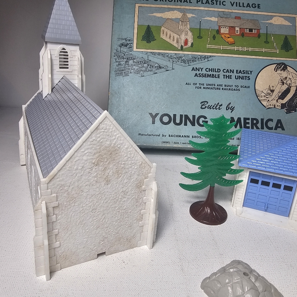 Plasticville USA Young America CH-9 Community Church Set with Ranch House - Picture 6 of 15